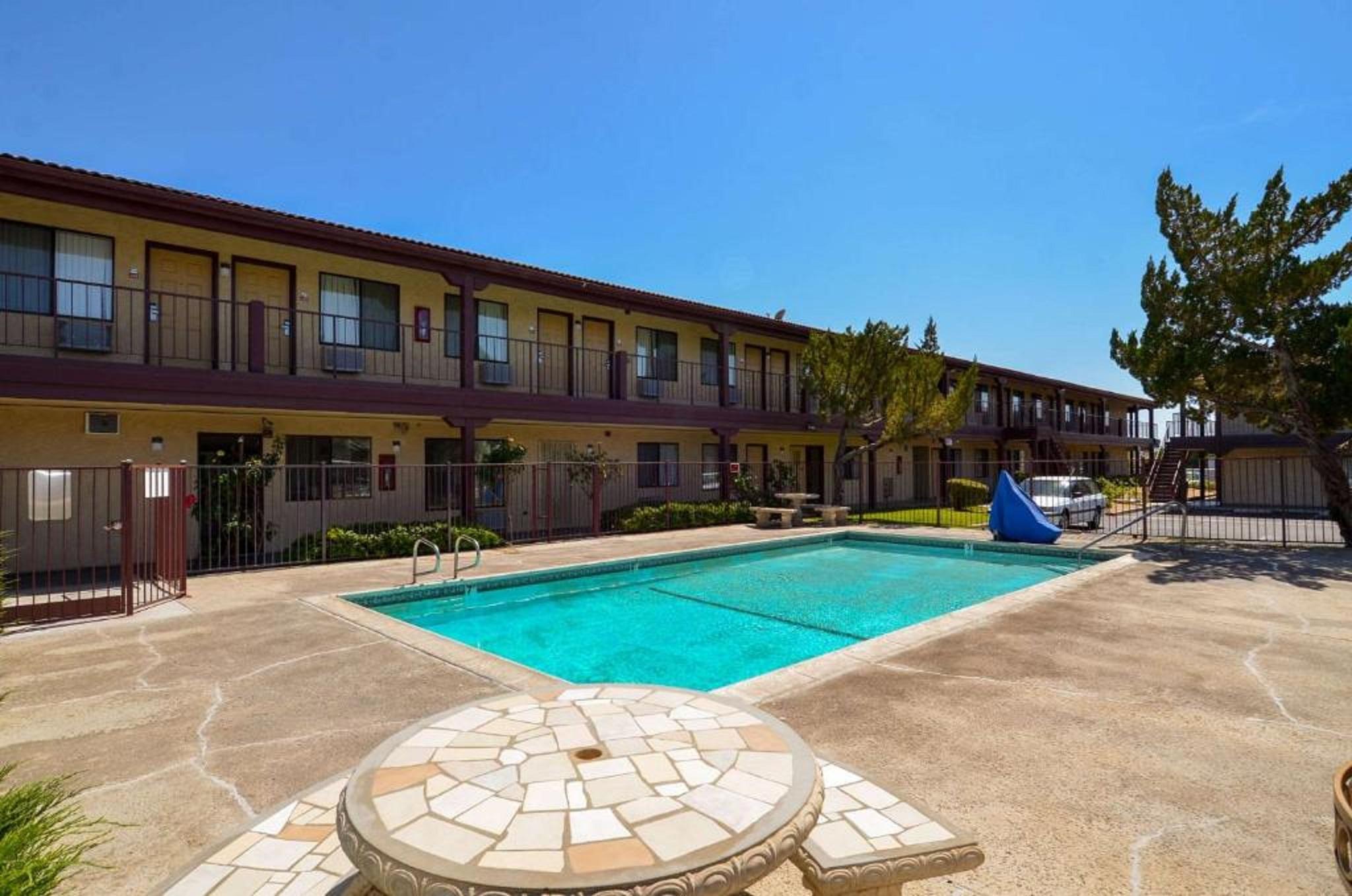 Beyond Stay Hotel Victorville Downtown Exterior foto