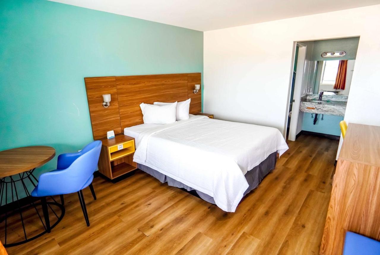 Beyond Stay Hotel Victorville Downtown Exterior foto